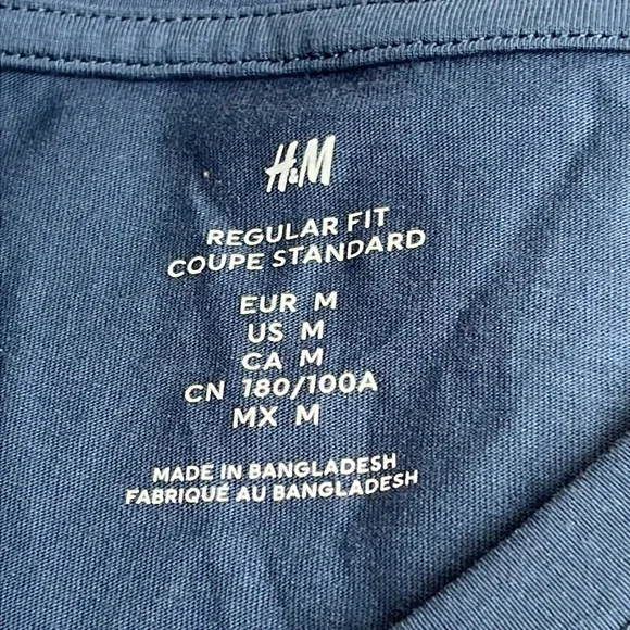 H&M vneck tshirt medium - Picture 2 of 5
